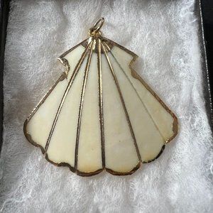 Vintage Gold Tone Seashell Pendant Charm Light Weight